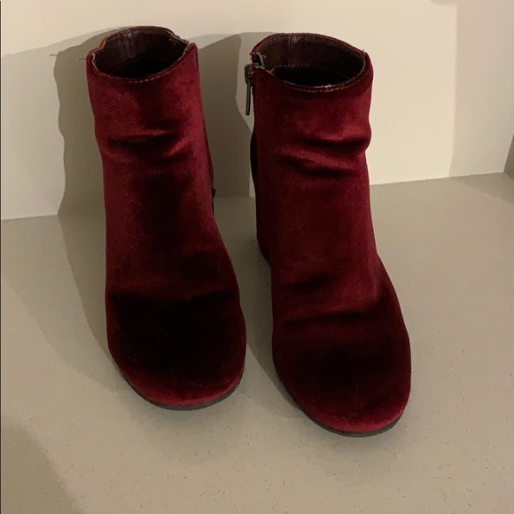 Red velvet booties - Picture 1 of 7